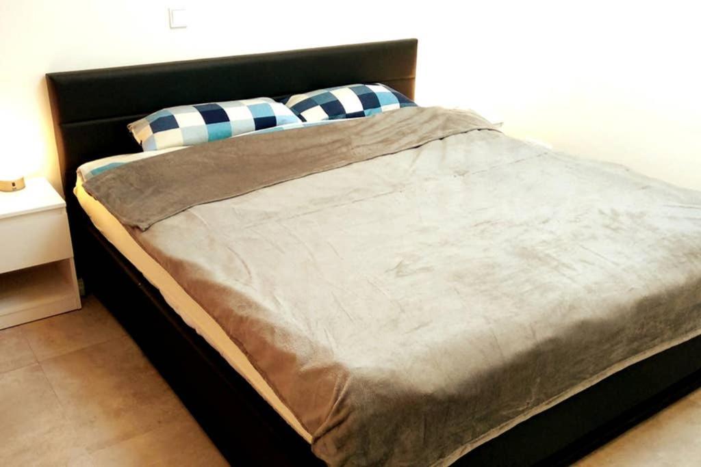 Pearl Studio Apart - King Bed - Netflix - Projector - Fast Wi-Fi Trevír Exteriér fotografie