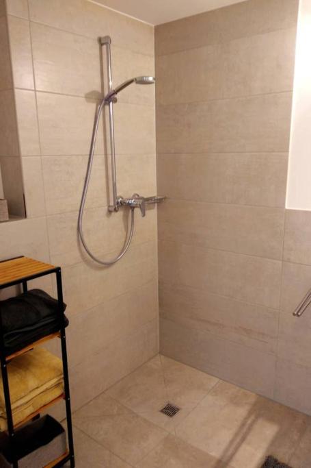 Pearl Studio Apart - King Bed - Netflix - Projector - Fast Wi-Fi Trevír Exteriér fotografie